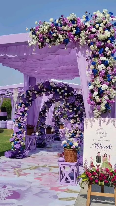 Lavender Mandap Decor, Luxury Haldi Decoration, Lavender Stage Decor, Latest Wedding Decoration, Lavender Haldi Decor, Lilac Indian Wedding, Haldi Entrance Decor, Haldi Theme Decoration, Mehndi Stage Decor