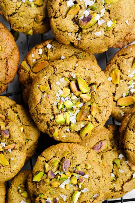 Cardamom Cookies Recipe, Vegan Pistachio, Cardamom Cookies, Healthy Cafe, Pistachio Dessert, Pistachio Recipes, Pistachio Cookies, Dairy Free Cookies, Gluten Free Biscuits