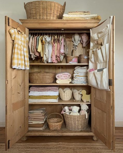 Nursery Wardrobe, Vintage Kids Room, Baby Room Inspiration, Nursery Room Inspiration, Nursery Inspo, Girls Nursery, Big Girl Rooms, Nursery Inspiration, Toddler Room