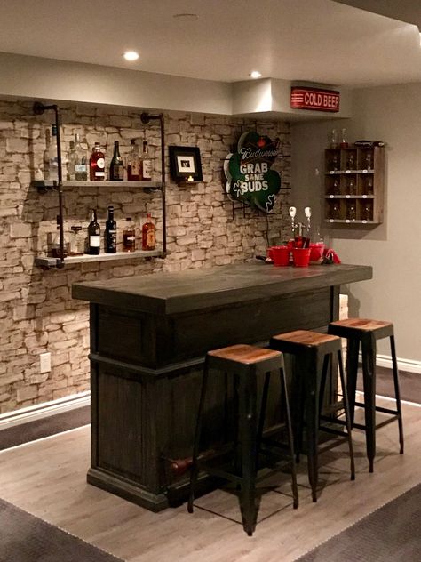 Basement bar Basement Bathroom Decor, Small Basement Bar Ideas, Room Ideas Basement, Remodeling Basement, Basement Living Room, Home Bar Plans, Pub Ideas, Basement Decoration, Basement Bar Ideas