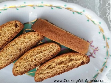 Soft Honey Biscotti Honey Biscotti, Nonna Recipes, Italian Treats, Italian Baking, Cookies Italian, Italian Sweets, Italian Biscuits, Almond Biscuits, Sweet Bites