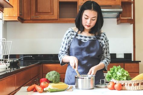 Woman cooking with fresh vegetables in t... | Premium Photo #Freepik #photo #woman-kitchen #woman-cooking #cooking-kitchen #home-cooking Monthly Food Budget, Side Profile Woman, Random Poses, Woman Cooking, Food Budget, Cooking Photos, Cooking Photography, Photo Woman, Girl Cooking