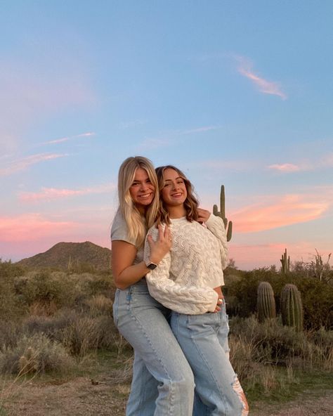 Arizona Sunsets 🫶 Sedona Dinner Outfit, Sedona Photoshoot Photo Ideas, Arizona Picture Ideas Instagram, Phoenix Arizona Outfits, Arizona Photoshoot Ideas, Arizona Instagram Pictures, Arizona Picture Ideas, Phoenix Arizona Aesthetic, Trip Poses