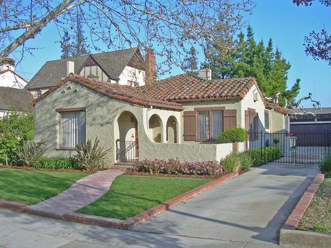 House | San Jose, California. Southern California House, Small Mediterranean House, Old American Houses, Spanish House Design, Plan Interior Design, Southwestern House, Spanish Homes, Spanish Exterior, Oasis Springs