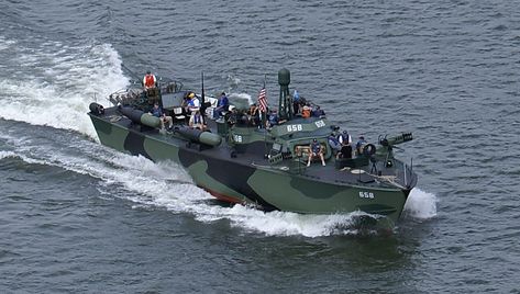 It’s PT-658 , the last remaining operable PT boat from World War II.  So awesome. Pt Boat, Us Navy Ships, Iwo Jima, Military Photos, Historic Places, Nagasaki, United States Navy, Pearl Harbor, Navy Ships