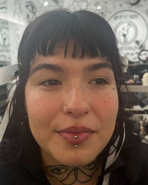 A ROUND OF APPLAUSE FOR THIS VERTICAL LABRET PIERCING 👏  VERTICAL LABRET PIERCING BY @lobopiercings  Soho, Union Square, and Williamsburg  11AM-9PM 7 DAYS A/W🕘 WALK-INZ OR BOOK ONLINE..📕 TATTOOS & PIERCINGS, NO ATTITUDE, NO MISERABLE HOOPS TO JUMP THROUGH....🚫  WALK-INZ WELCOME OR BOOK ONLINE AT  ⚔️livebytheswordtattoo.com⚔️ . . . . #verticallabret #piercing #piercer #lippiercing #soho #manhattan Gold Vertical Labret, Lip Piercing Vertical Labret, Vertical Labret Piercing Aesthetic, Ashley Lip Piercing, Piercing Vertical Labret, Vertical Labret Jewelry, Piercings Face, Aesthetic Piercings, Lower Lip Piercing