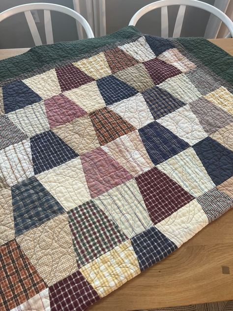 Tumbler Block Quilt Tumbler Quilt Pattern Free, Tumbler Block Quilts, Tumbler Quilts Ideas, Quilt Tumbler, Tumbler Quilts, Plaid Quilts, Class Store, Tumbler Quilt, Block Quilt