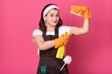 Brown Apron, Latex Lady, Cleaning Lady, Karate Girl, Best Cleaning Products, Boys With Curly Hair, Rubber Gloves, Girl Superhero, Foto Poses