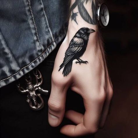 Black Crow Tattoos, Tattoo Main, Rabe Tattoo, Crow Tattoo Design, Black Bird Tattoo, Crow Tattoo, Raven Tattoo, Hand Tattoos For Women, Bird Tattoo