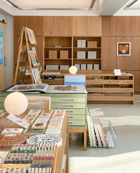 Business Office Interior Design, Design Studio Workspace, Warehouse Design, Art Studio Design, Stationary Shop, Retail Inspiration, Studio Room, Studio Interior, Studio Space