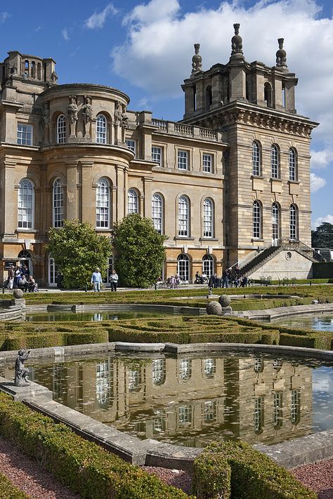 Water Terrace, Fiction Recommendations, Garden Labyrinth, Croquis Architecture, Large Building, Oxfordshire England, Campaign Design, English Castles, Blenheim Palace