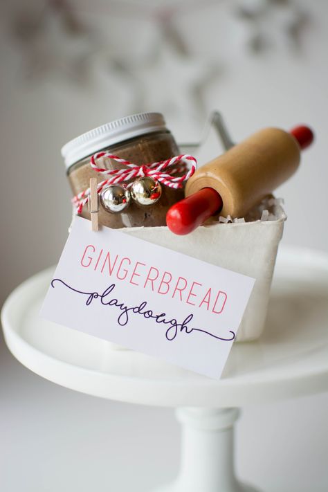 Homemade Gingerbread Playdough + Free Tags Playdough Gift Ideas, Homemade Gifts For Kids, Gingerbread Playdough, Christmas Playdough, Gingerbread Play Dough, Play Dough Gift, School Thoughts, Fete Ideas, Christmas Boutique