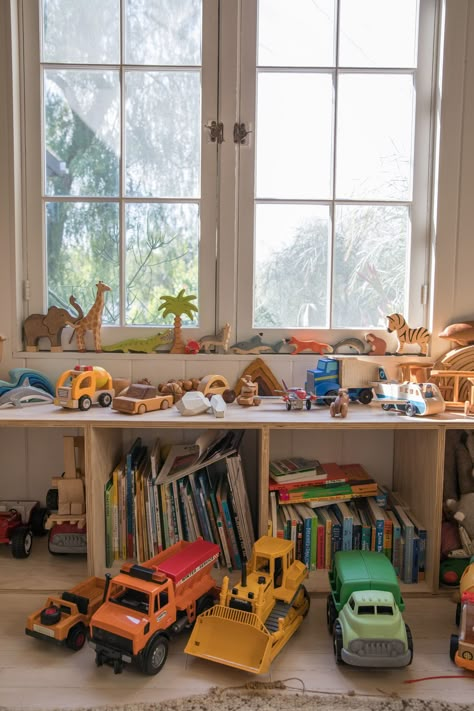 Reading Nook Next To Bed, Serena Mitnik Miller Home, Guest Room Eclectic, Kid Room Organization Ideas, Kids Room Toy Storage, Plywood Shelf, Playful Home, Casa Hobbit, Modern Playroom