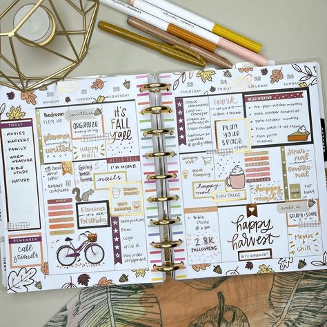 Happy Planner Calendar Layout, September Planner Ideas, Happy Planner Spread, Happy Planner Ideas, Planner Spread Inspiration, Scrapbook Planning, Planner Lettering, Print Planner, Happy Planner Layout