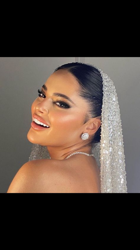 Open Hair For Bride, Arab Bridal Hair, Makeup For Bride, Wedding Day Dresses, Wedding Dresses Lace Ballgown, Bride Dress Simple, Body Types Women, Guest Hair, Hollywood Hair