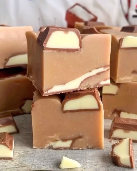 Baking Techniques, Fudge Flavors, Delish Desserts, Chocolate Dishes, Bake Desserts, Easy Baking Recipes Desserts, Tasty Baking, Fun Baking Recipes, Food Videos Desserts