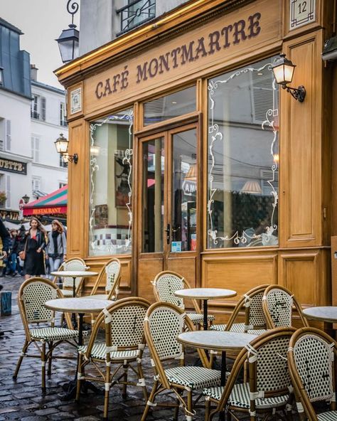 cafe montmartre - travel | la vie parisienne - paris - parisian - french - france - city of lights - typical day - street - cafes - holiday - roam - wanderlust - europe - eurotrip - adventure - explore - vacation - discover places - bucket list - idea - ideas - inspiration - travel photography Travel Photography Europe, France City, Paris Dream, Parisian Cafe, City Of Lights, Montmartre Paris, Outdoor Cafe, French Cafe, Paris Cafe