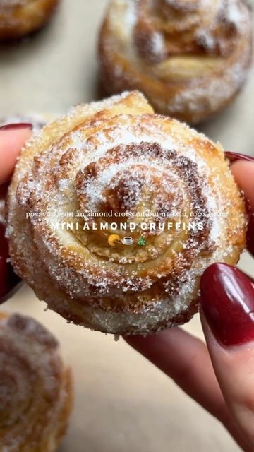 Mini Almond Cruffins, Puff Pastry Cruffin, Almond Cruffins, Mini Cruffins, Cruffins With Puff Pastry, Cruffin Recipe, Puff Pastry Recipes Dessert, Almond Filling, Love Recipe