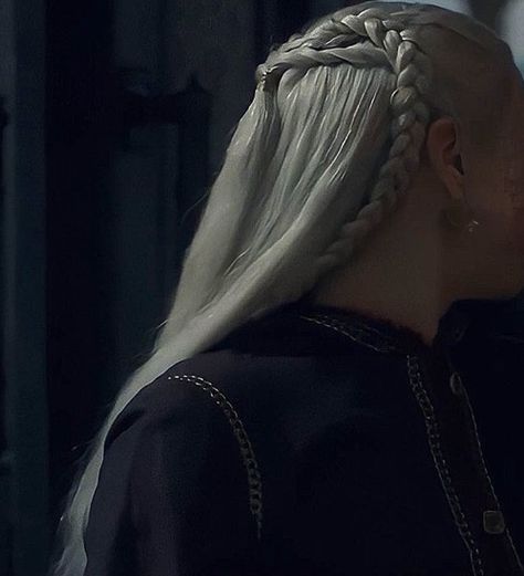 Myranda Game Of Thrones, Ao3 Aesthetic, Targaryen Hair, Targaryen Aesthetic, Asian Short Hair, Rhaenyra Targaryen, Royal Outfits, Favorite Hairstyles, Dream Hair