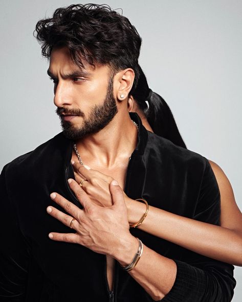 Ranveer Singh Hairstyle, Deepika Ranveer, Handsome Italian Men, Stylish Men Wear, Celebrity Haircuts, Deepika Padukone Style, Mens Photoshoot Poses, Cool Hairstyles For Men, Emotional Photography