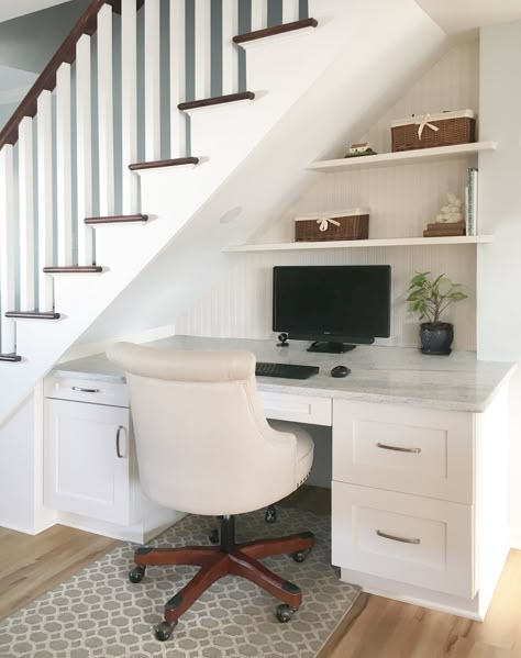 Desk Nook Under Stairs, Office Desk Under Stairs, Understair Desk Ideas, Chair Under Stairs, Built In Desk Under Stairs, Under Stairs Home Office, Built In Under Stairs, Understeps Ideas, Under Stairs Desk Ideas