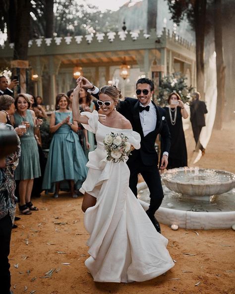 Looking for the ideal wedding accessory for your destination wedding? Follow this couple's lead and wear chic sunglasses, white for the bride and black for the groom. They perfectly complement the bride's all-white wedding dress and the groom's classic black tux. Find our favorite bridal sunglasses at the link. // Photo: Benjamin Wheeler and Planner: Love A Tope Sunglasses Bride, Bridal Sunglasses, Dance Partner, Fun Love, Best Dance, Fun Couple, Stylish Wedding, Seville, Wedding Trends