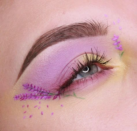 eye makeup😍 Purple Flower Makeup, Tea Party Makeup, Vacay Makeup, Floral Eye Makeup, Flower Makeup Looks, Flower Eye Makeup, Engagement Party Makeup, Over The Top Makeup, Lavender Marriage