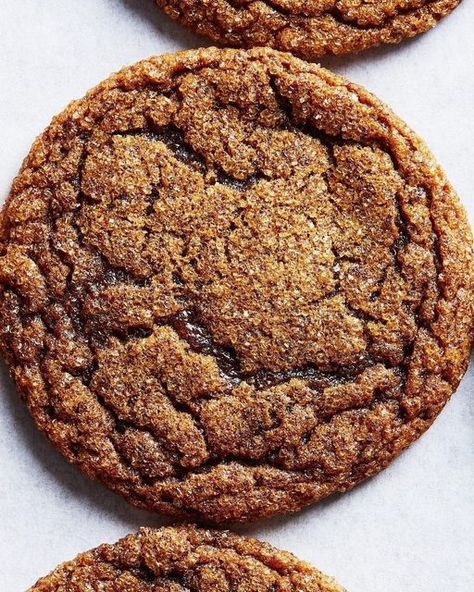 The New York Times on Instagram: "It’s cookie week! Celebrate by making @vaughn’s gingerbread latte cookies. Tap the link in our bio to get the recipe for this cozy holiday treat. Photo by @bobbilinstudio, with food styling by @rebeccajurkevich and prop styling by @christinalane1" Gingerbread Latte Cookies Nyt, Gingerbread Latte Cookies, Latte Cookie, Toffee Bark, Recipe Photo, Easy Holiday Desserts, Easy Oatmeal, Gingerbread Latte, Flax Seed Recipes