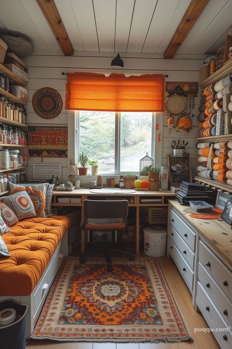 Craft Lounge Room, Retro Art Studio, Art Studio Cabin, Reading And Craft Room, Hobby Room Inspiration, Bohemian Craft Room, Cottage Art Studio, Eclectic Craft Room, Hobby Room Design Small Spaces