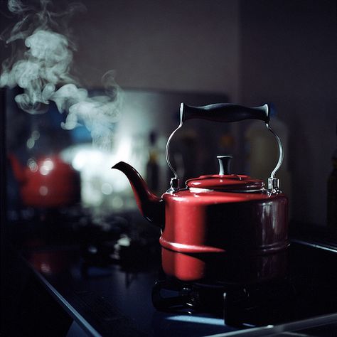 kettle Coin Café, Red Tea, Hot Tea, Tea Kettle, Simple Pleasures, Tea Pot, Food Styling, Business Ideas, Afternoon Tea