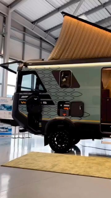 Caravan Van, Camping Trailer Diy, Mercedes Camper, Luxury Campers, Sale On Instagram, Tiny House Camper, Luxury Motorhomes, Trailer Diy, Adventure Campers