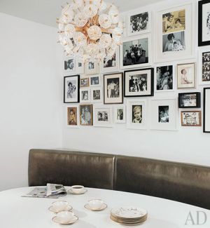 David Mann NY apartment in Architectural Digest Display Family Photos, Old Family Photos, Vintage Pendant Lighting, Suspension Vintage, Contemporary Dining Room, New York Apartment, Dining Nook, Salon Style, Hanging Photos