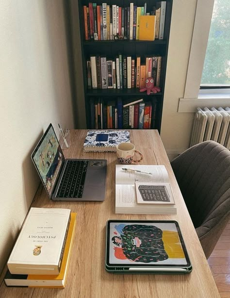 Study Aesthetics, Cozy Home Office, Desk Inspo, Office Inspo, Work Study, Study Space, Study Aesthetic, Study Inspo, Study Inspiration