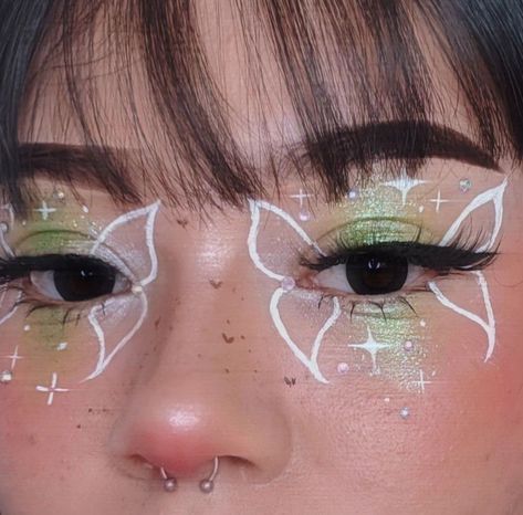 Earth Fairy Makeup Looks, Cool Make Up Looks Creative, Creative Hooded Eye Makeup, Colorful Graphic Liner, Funky Makeup, Butterfly Makeup, Cute Eye Makeup, Rave Makeup, Inspiration Tattoos