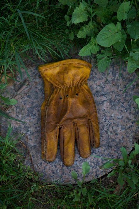 €118,78
€169,68 Bushcraft Activities, Gloves Elegant, Hand Health, Fire Features, Wooden Gift Boxes, Work Gloves, Different Textures, In The Forest, Natural Material