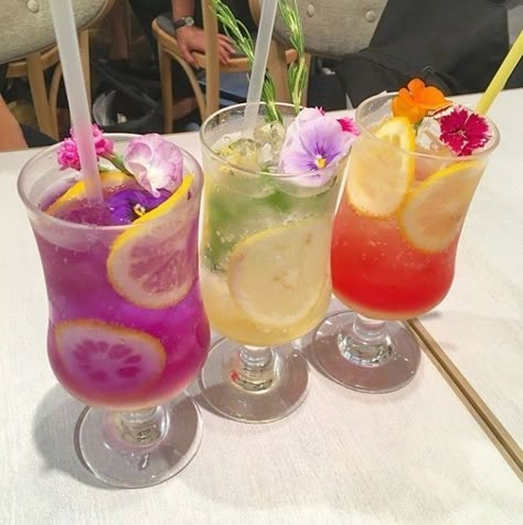 Cute Drinks, Aesthetic Drinks, Colorful Drinks, Fancy Drinks, Milk Shakes, Pretty Drinks, Coconut Girl, Summer Cocktails, Drink Ideas