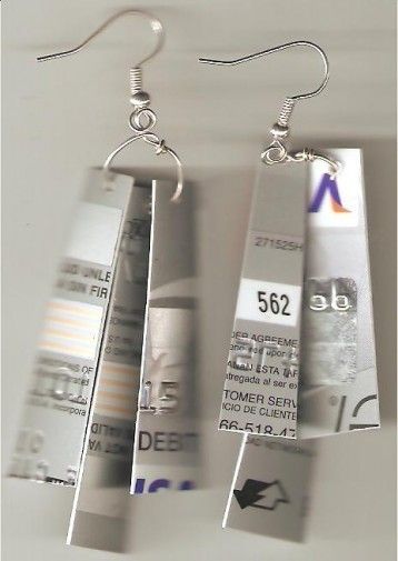 Finally, a creative use for those pesky credit cards! Credit Card Crafts, Recycled Jewellery, Card Earrings, Card Crafts, Login Page, Recycled Jewelry, Recycled Fashion, Adult Crafts, Upcycled Jewelry