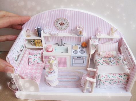 Bathroom Makeover Ideas, Accessoires Barbie, Diy Doll Miniatures, Doll House Plans, Mini Doll House, Doll House Crafts, Dollhouse Miniatures Diy, Dolls House Interiors, Be Encouraged