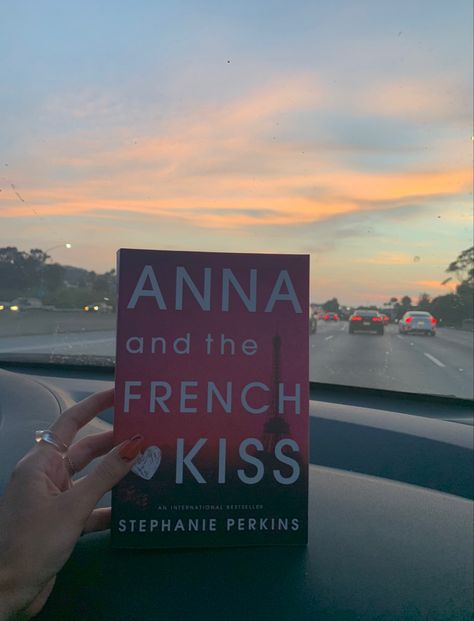 Kiss Book, Sunset Book, Anna And The French Kiss, Kiss Books, Stephanie Perkins, Paris Books, Reading Motivation, Book Log, Aesthetic Sunset