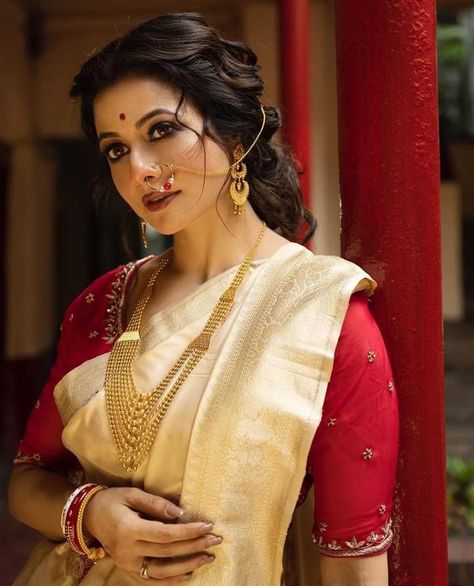 Simple Bengali Bridal Look, Bengali Hairstyle, Koel Mallick, Bengali Saree, Bengali Bridal Makeup, Simple Saree Designs, Bengali Bride, Fancy Sarees Party Wear, Draping Fashion