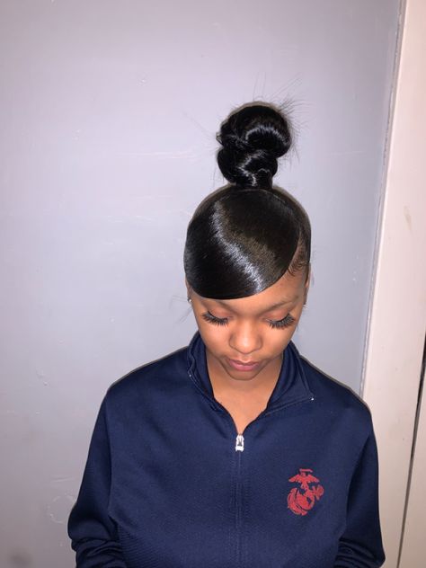 Kaylee Hair Studio (Fb) 📍 Swoop High Bun, High Bun With Swoop, Knotless Braid Ideas, Bun With Swoop, Hairstyle Knotless Braids, Swoop Ponytail Weave, Knotless Braids Ideas, Traditional Braids, Colored Hairstyles