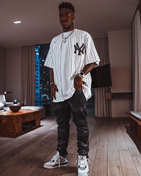 Madrid Outfits, Soccer Inspiration, Black Men Fashion Casual, Drip Outfit Men, Hype Clothing, Black Men Street Fashion, Dope Outfits For Guys, Men Street Fashion, Street Fashion Men Streetwear