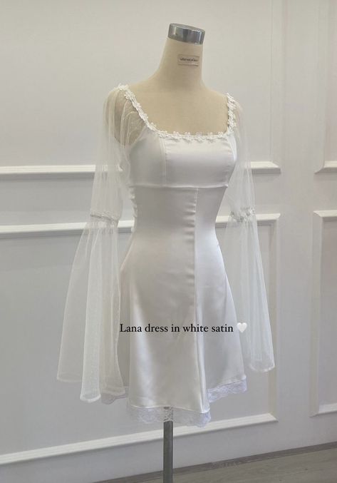 Lana Del Rey White, Wedding Dresses 60s, Lana Dress, 60s Mod Dress, Fashion 60s, Dress Bell Sleeve, Mod Dress 60s, Clothing Board, Venus Fashion