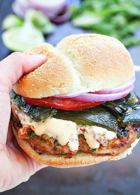 Chipotle Mayonnaise, Chipotle Mayo, Chicken Burger, Chicken Fajita, Homemade Burgers, Favorite Recipes Dinner, Burger Recipe, Roasted Peppers, Burgers Sandwiches