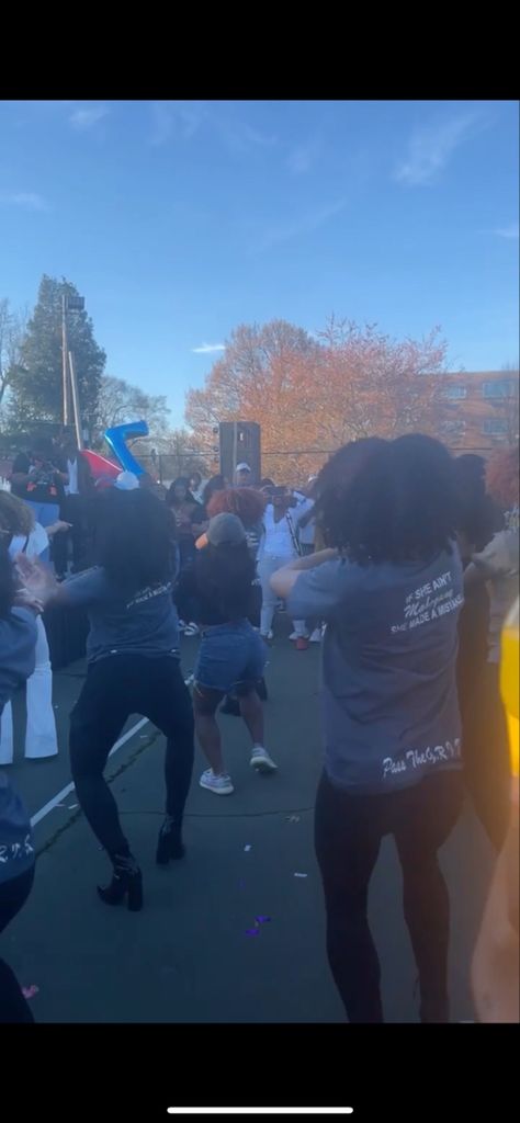 I watched the mahogany n motion dance team perform on the tennis courts at Morehouse College during a hump Wednesday! I loved it! Morehouse College, Spelman College, You Belong With Me, Tennis Courts, Dance Team, Live Performance, Dance Teams, Tennis Court, Tennis