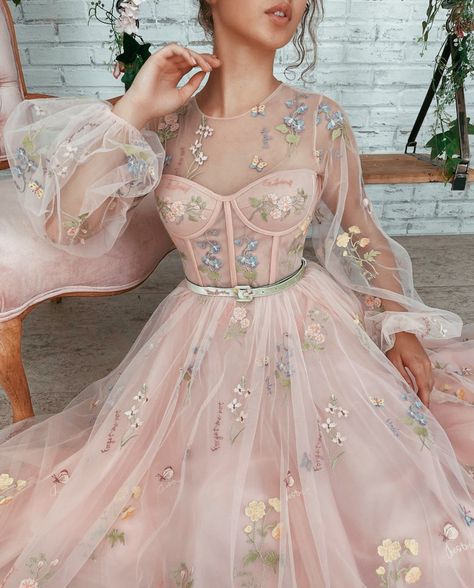 Teuta Matoshi Spring Summer 2021 #teutamatoshi #teutamatoshi2021 #fashion #moda #dress #vestido #gown Maxi Prom Dresses, Prom Dresses Long Sleeves, Teuta Matoshi, Dresses Long Sleeves, Pink Embroidery, Prom Dress Inspiration, Gowns Prom, Cute Prom Dresses, فستان سهرة