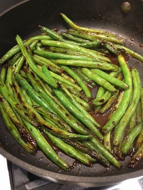 Green Beans Cast Iron Skillet, Beans Side Dish, Blistered Green Beans, String Bean Recipes, Soy Sauce Fish, Green Beans Side, Green Beans Side Dish, Spicy Meatballs, Delicious Dips