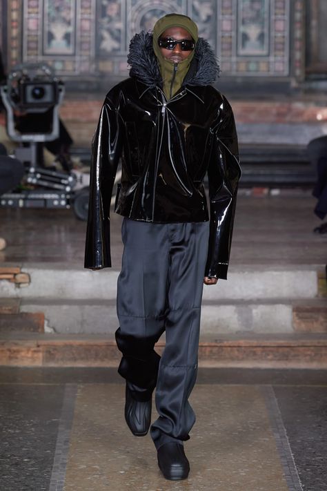 Cyberpunk Fashion Men, Alyx Studio, 2000s Men, Goth Guys, Dior Men, Vogue France, Cyberpunk Fashion, 1017 Alyx 9sm, Menswear Fashion Show