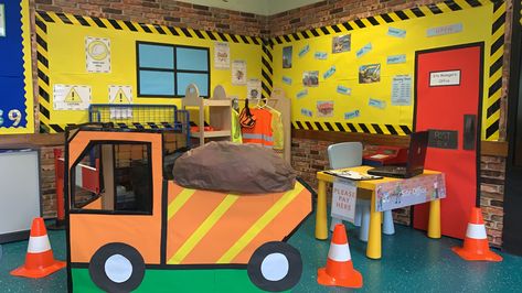 Construction Pretend Play, Construction Zone Dramatic Play, Construction Dramatic Play Preschool, Building Activities For Preschoolers, Construction Dramatic Play, Community Helper Dramatic Play, Construction Activities Preschool, Community Helpers Lesson Plan, Construction Theme Classroom