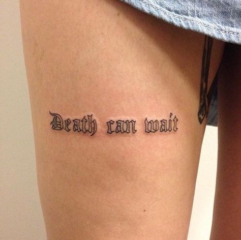 Small Knee Tattoo, Mafia Princess, Gangsta Tattoos, Text Tattoo, Tattoo Font, Knee Tattoo, Ingrid Bergman, Tattoo Feminina, Dainty Tattoos